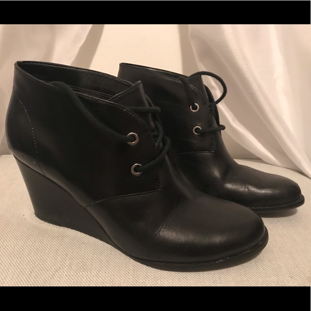 Cole Haan Linea Bootie II- sz9.5